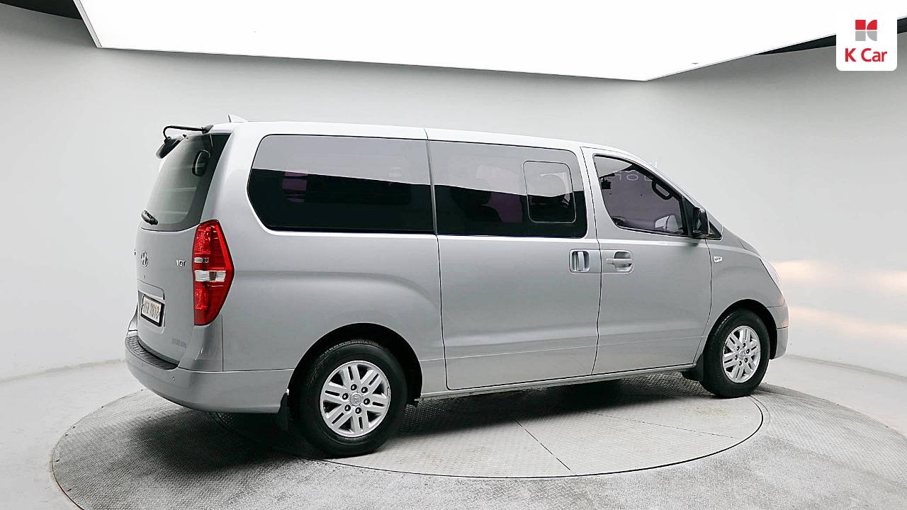 HYUNDAI Grand Starex 5-Seater Diesel Van