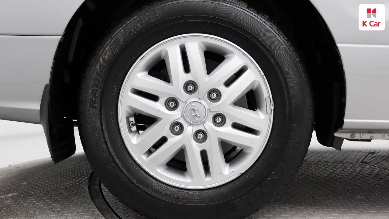 HYUNDAI Grand Starex 5-Seater Diesel Van