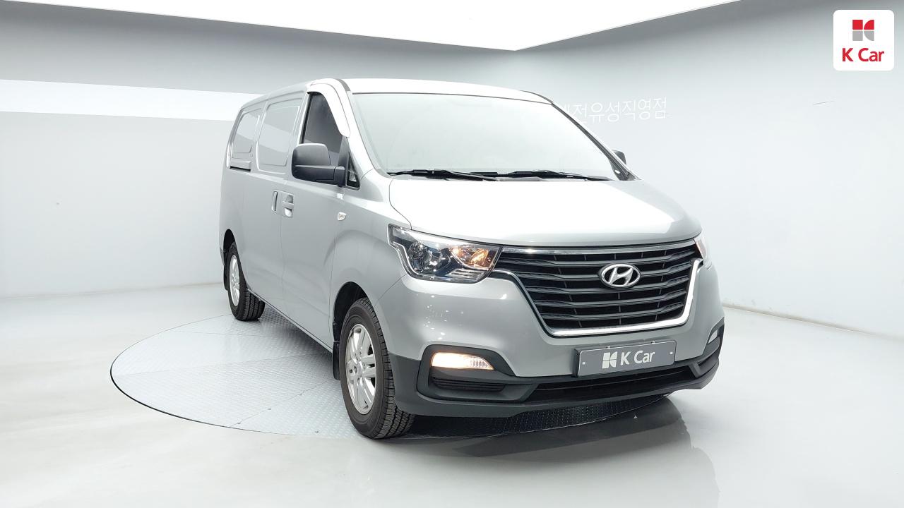 HYUNDAI The New Grand Starex 3-Seater Diesel Van