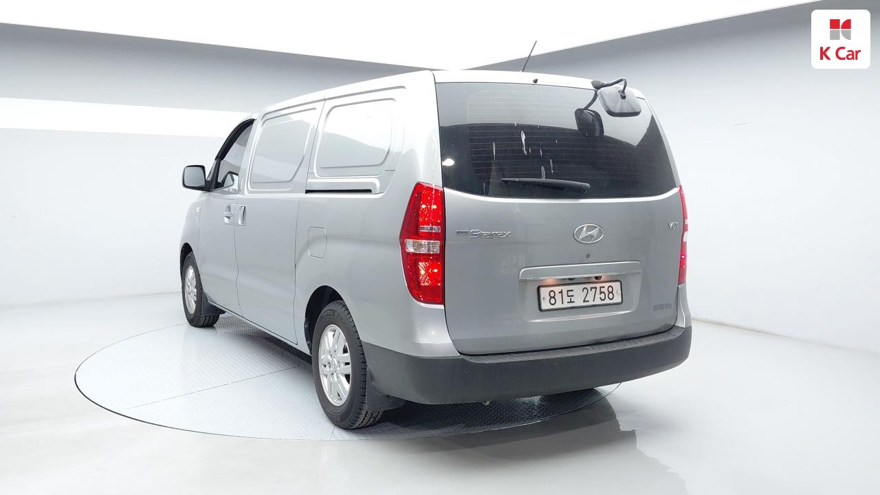 HYUNDAI The New Grand Starex 3-Seater Diesel Van