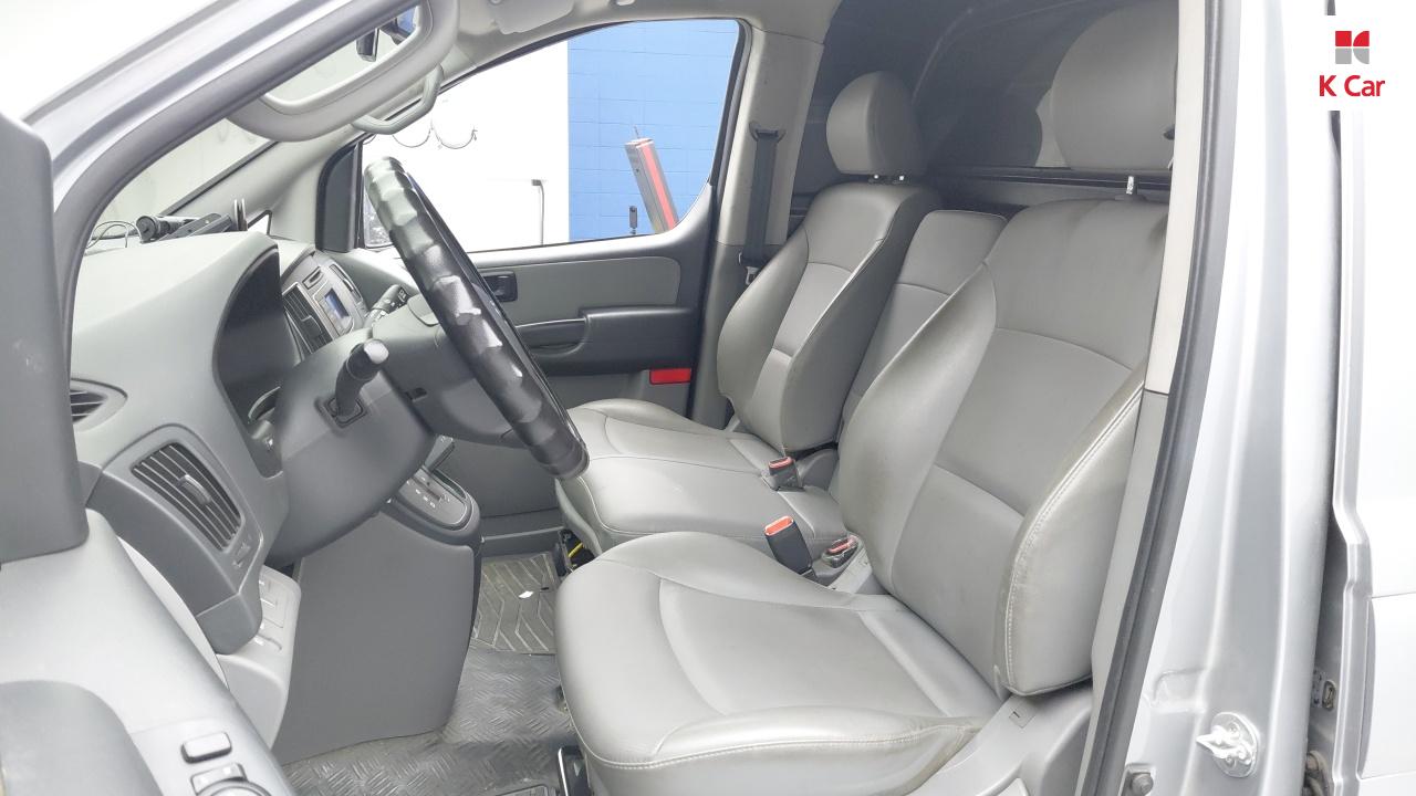 HYUNDAI The New Grand Starex 3-Seater Diesel Van