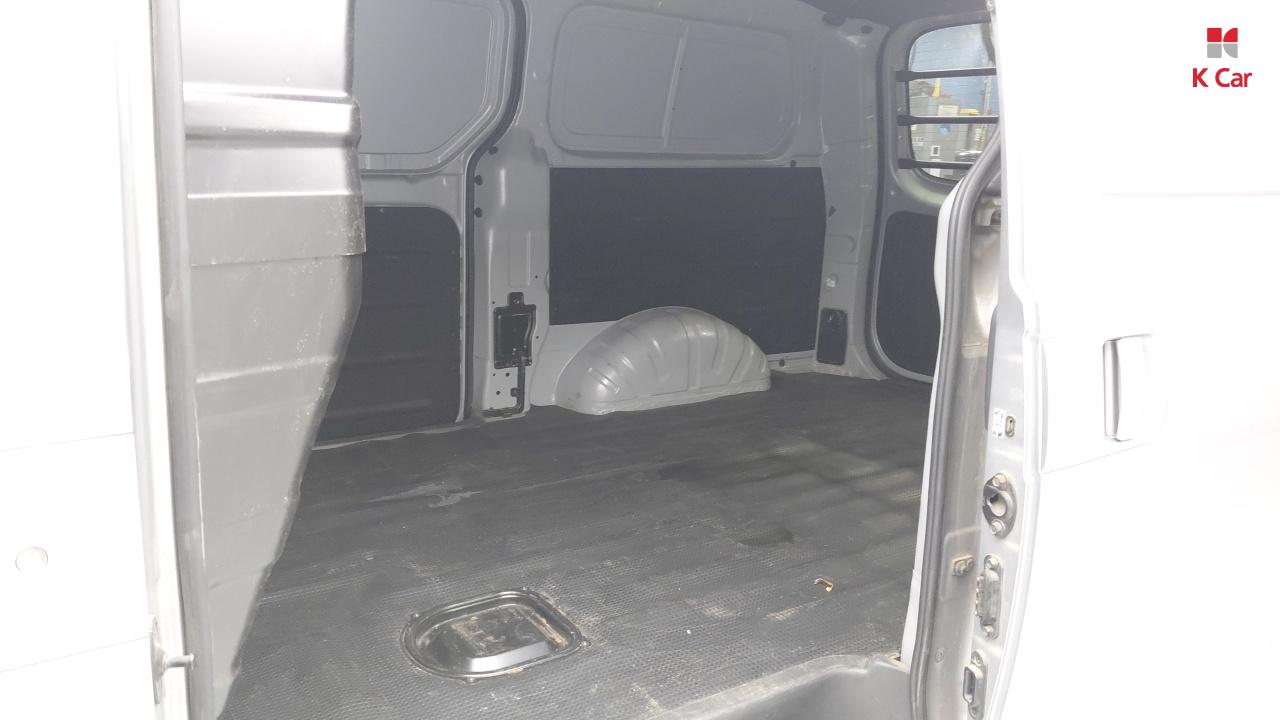 HYUNDAI The New Grand Starex 3-Seater Diesel Van