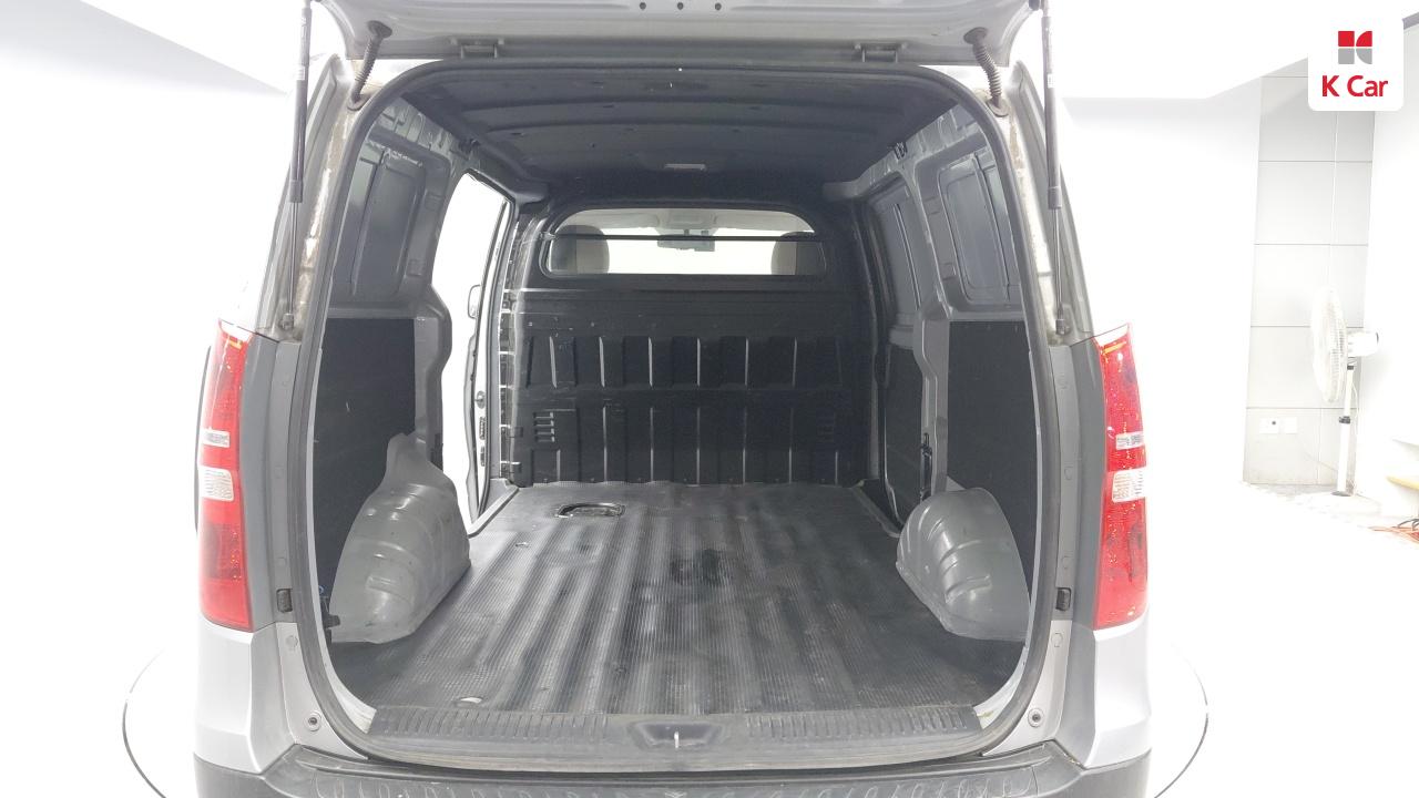 HYUNDAI The New Grand Starex 3-Seater Diesel Van