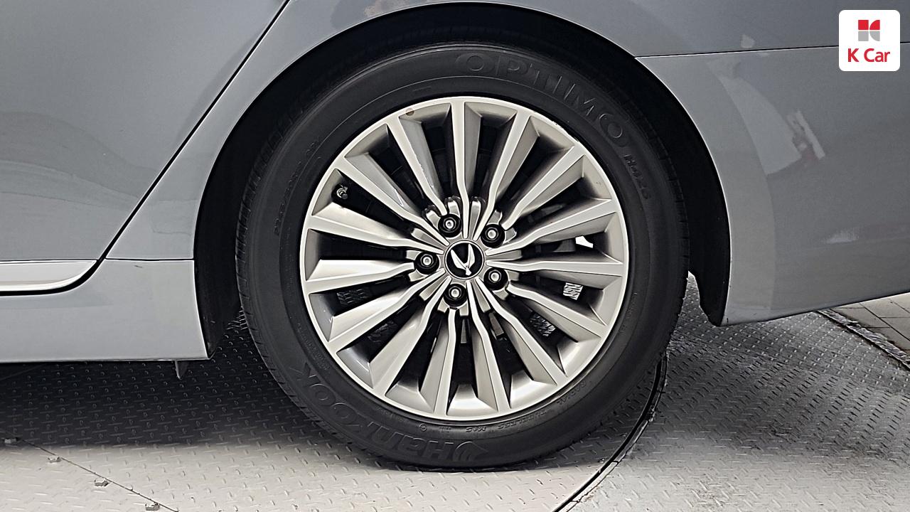 HYUNDAI Ecuus (New Model) VS380