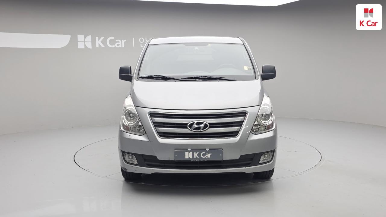 HYUNDAI Grand Starex 5-Seater Diesel Van