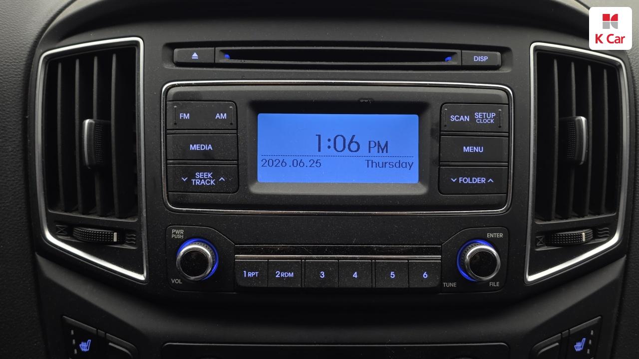 HYUNDAI Grand Starex 5-Seater Diesel Van