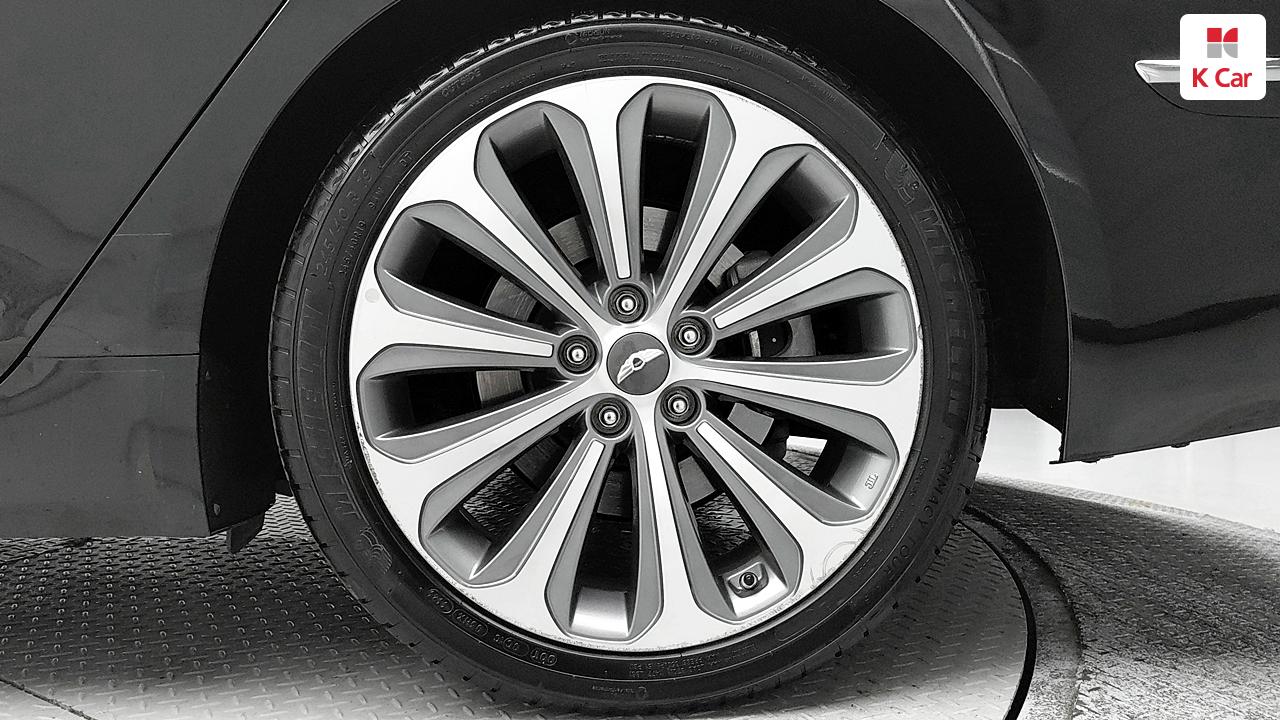 HYUNDAI Genesis BH 330
