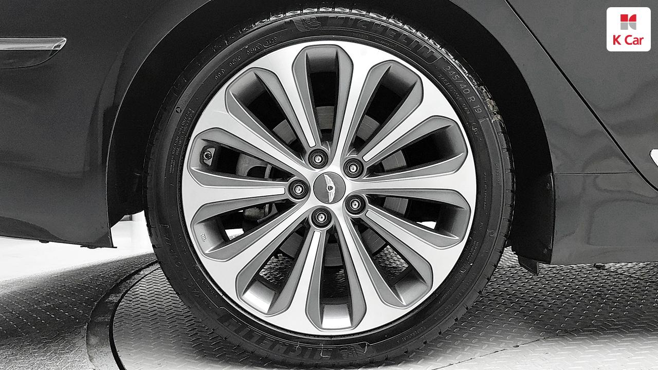 HYUNDAI Genesis BH 330