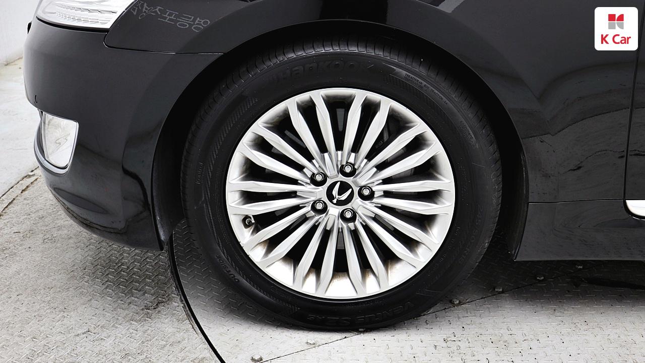 HYUNDAI Ecuus (New Model) VS380