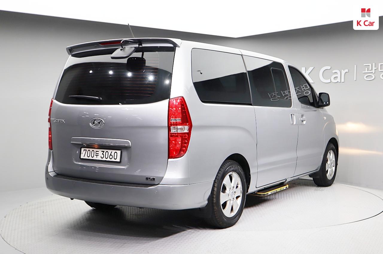 HYUNDAI The New Grand Starex 12-Seater LPi