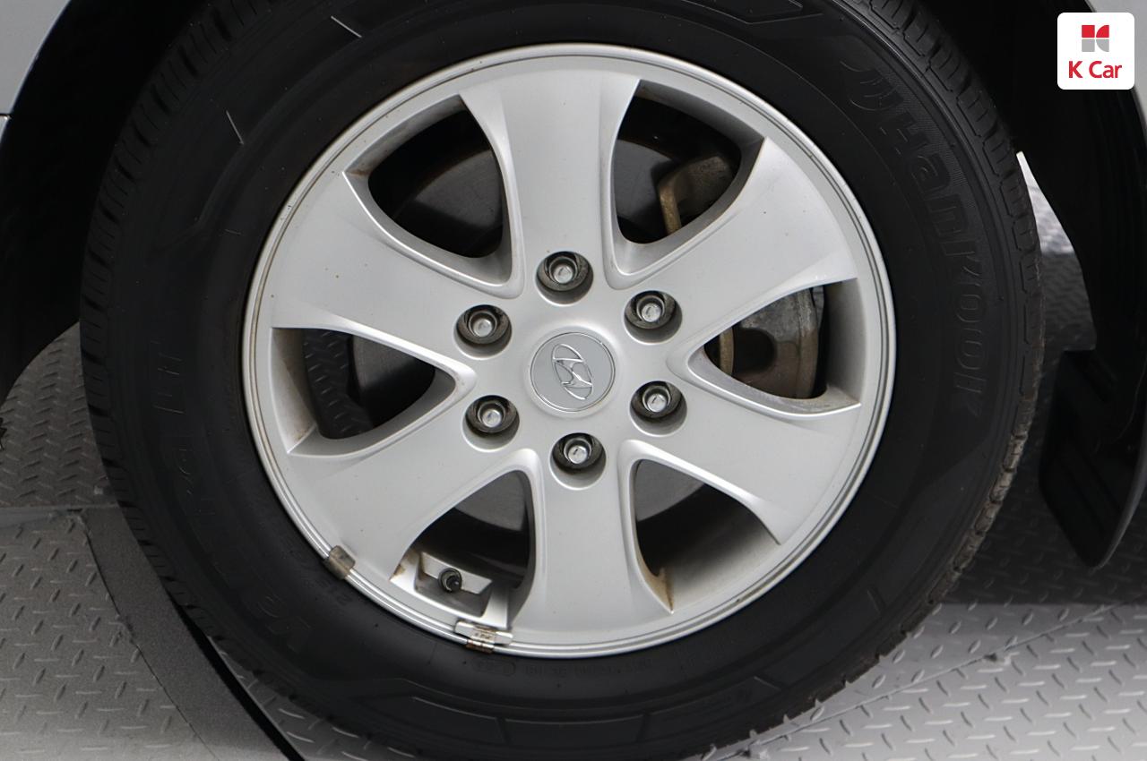 HYUNDAI The New Grand Starex 12-Seater LPi