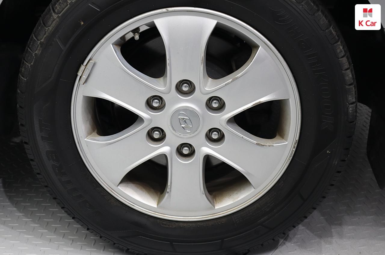 HYUNDAI The New Grand Starex 12-Seater LPi