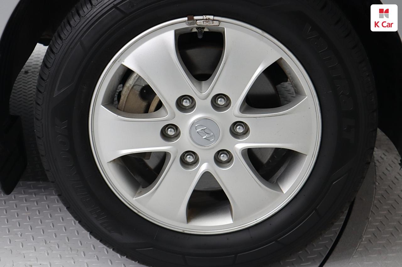 HYUNDAI The New Grand Starex 12-Seater LPi