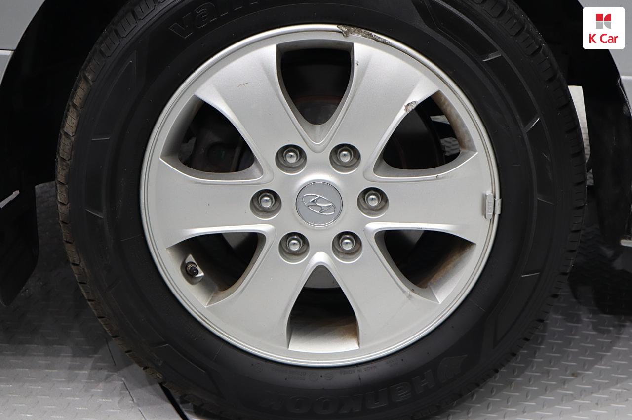 HYUNDAI The New Grand Starex 12-Seater LPi