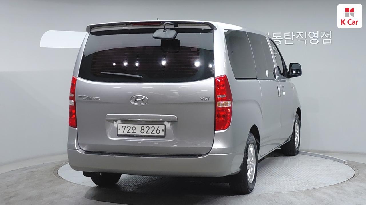 HYUNDAI Grand Starex 12-Seater Diesel