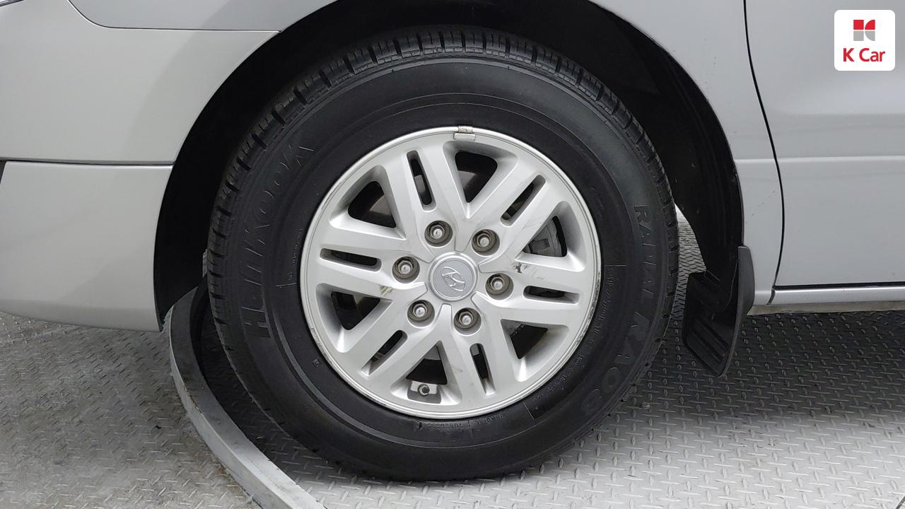 HYUNDAI Grand Starex 12-Seater Diesel