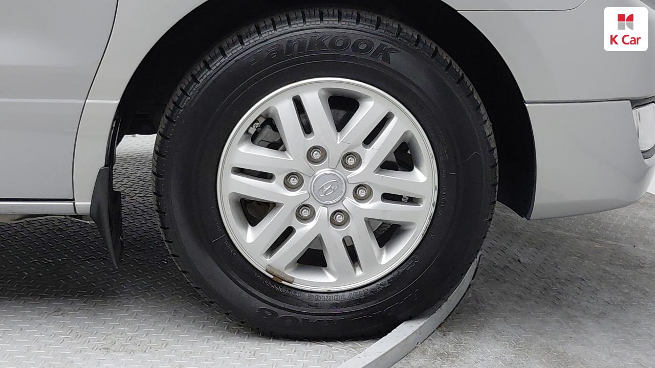 HYUNDAI Grand Starex 12-Seater Diesel