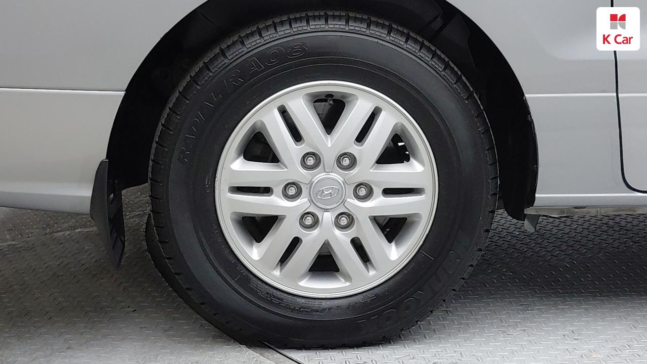 HYUNDAI Grand Starex 12-Seater Diesel