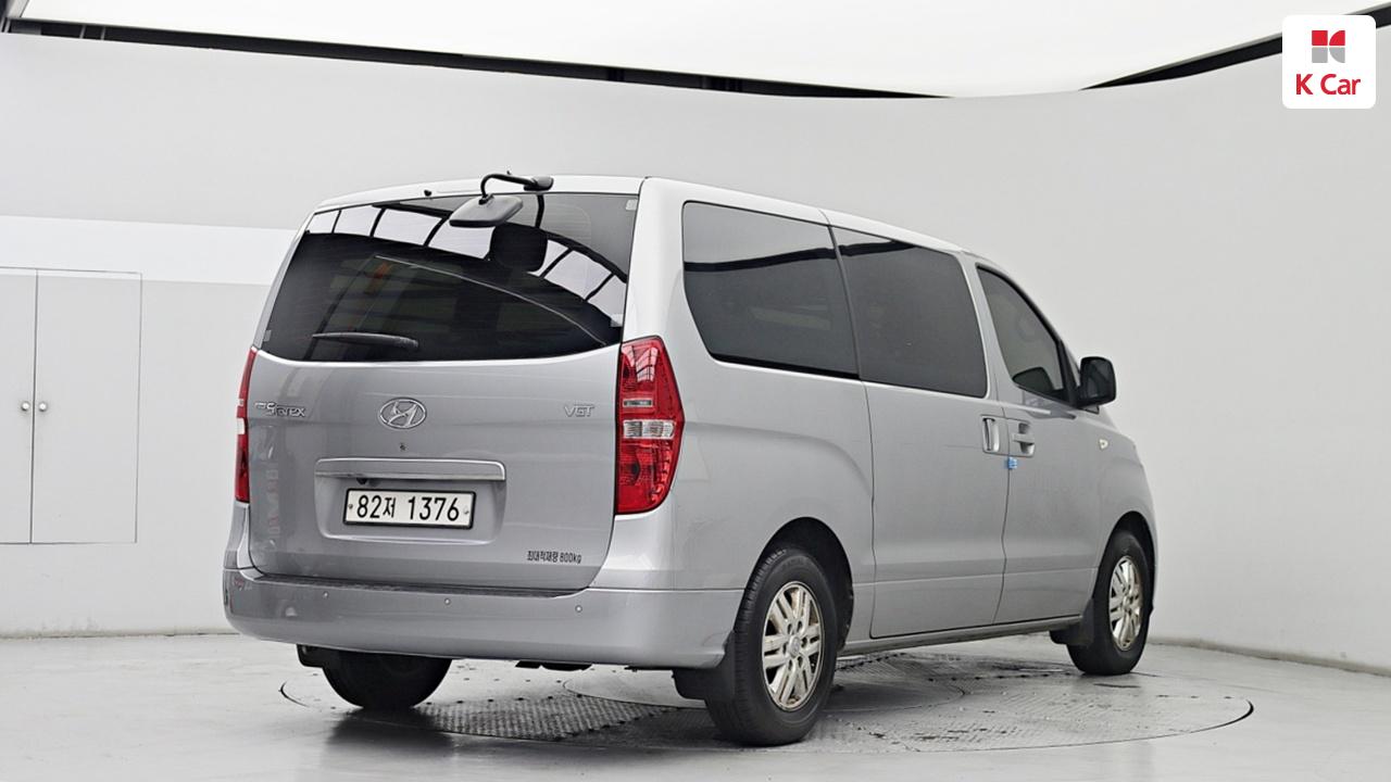 HYUNDAI The New Grand Starex 3-Seater Diesel Van