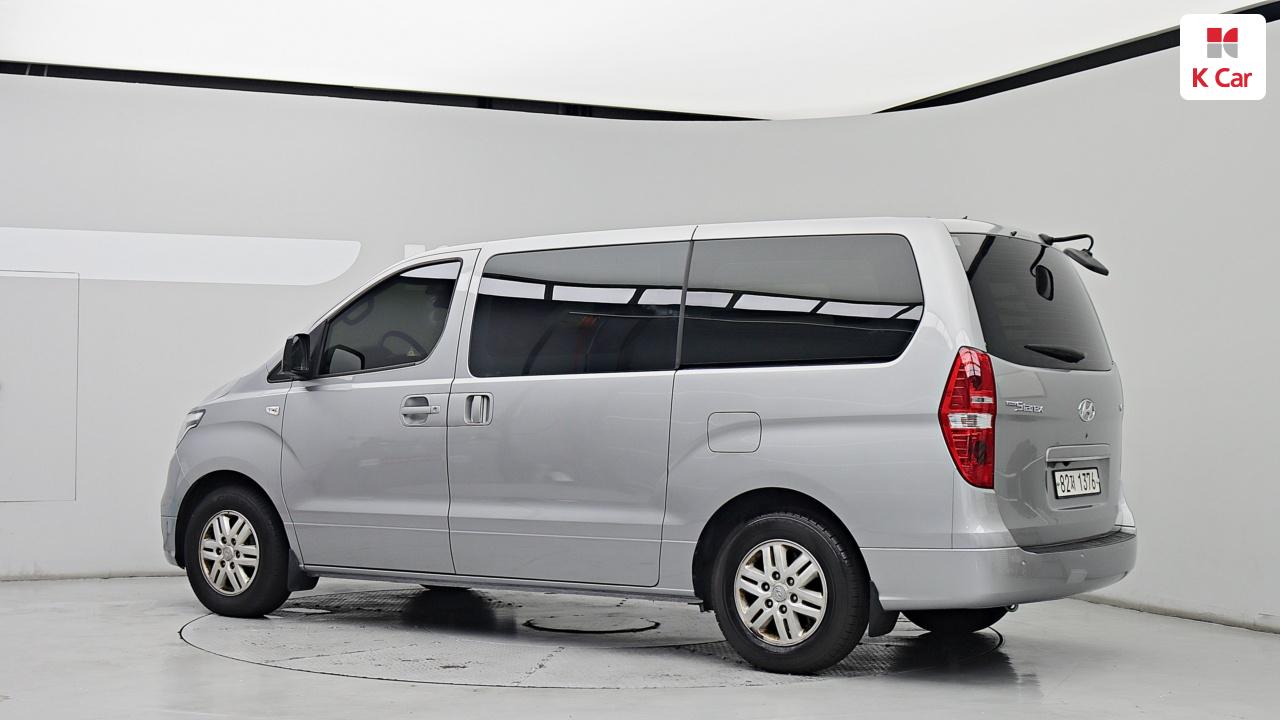 HYUNDAI The New Grand Starex 3-Seater Diesel Van