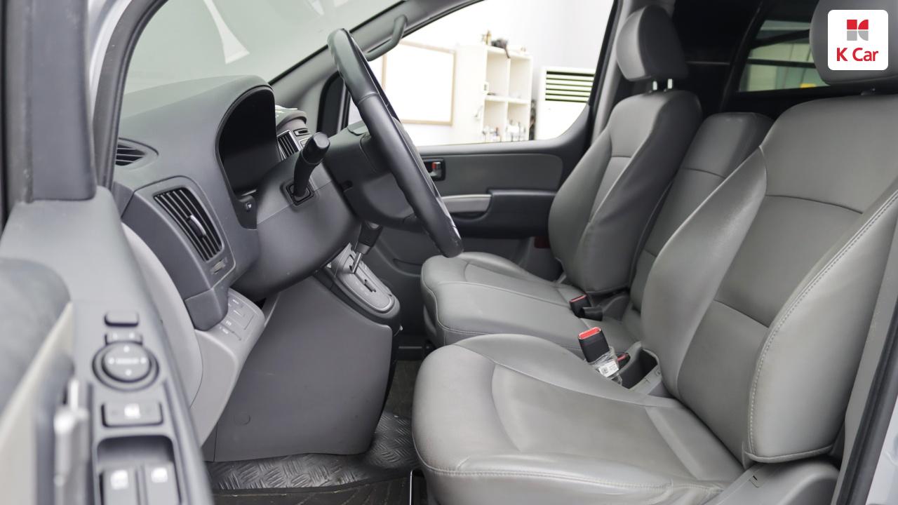 HYUNDAI The New Grand Starex 3-Seater Diesel Van