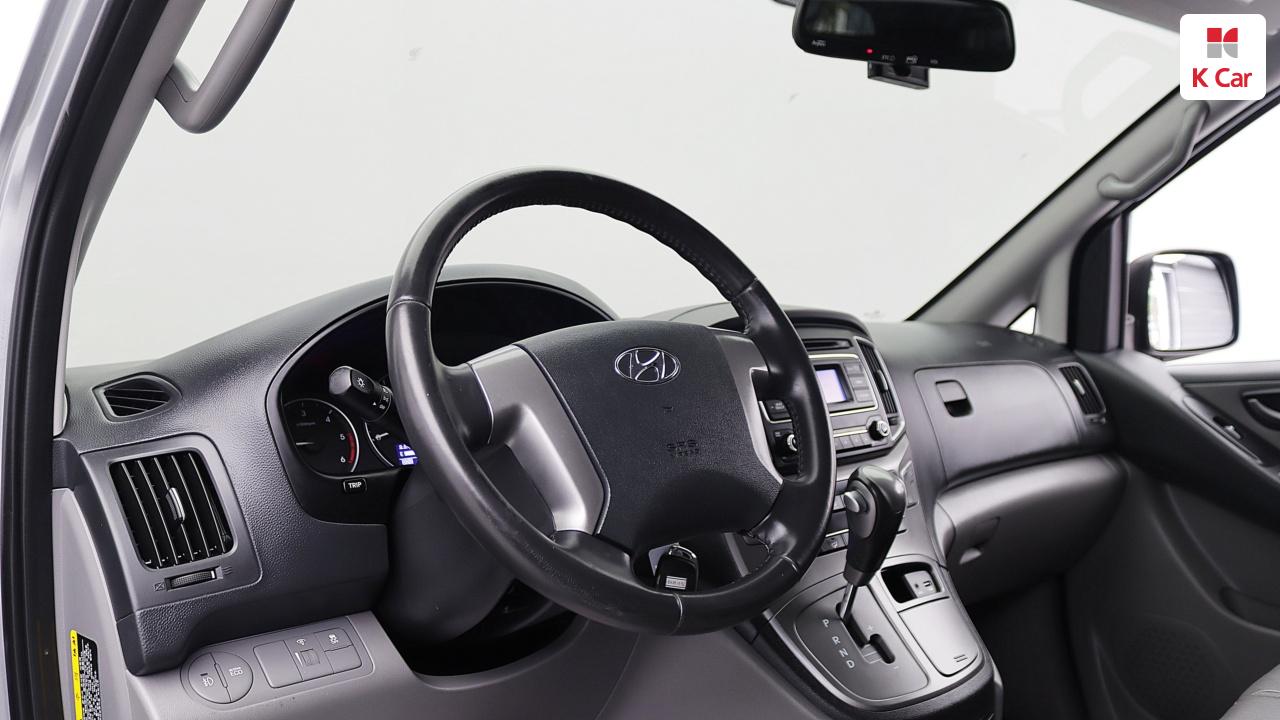 HYUNDAI The New Grand Starex 3-Seater Diesel Van