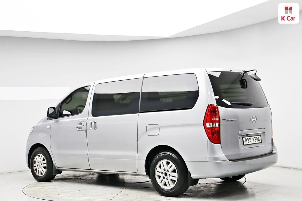HYUNDAI The New Grand Starex 3-Seater Diesel Van