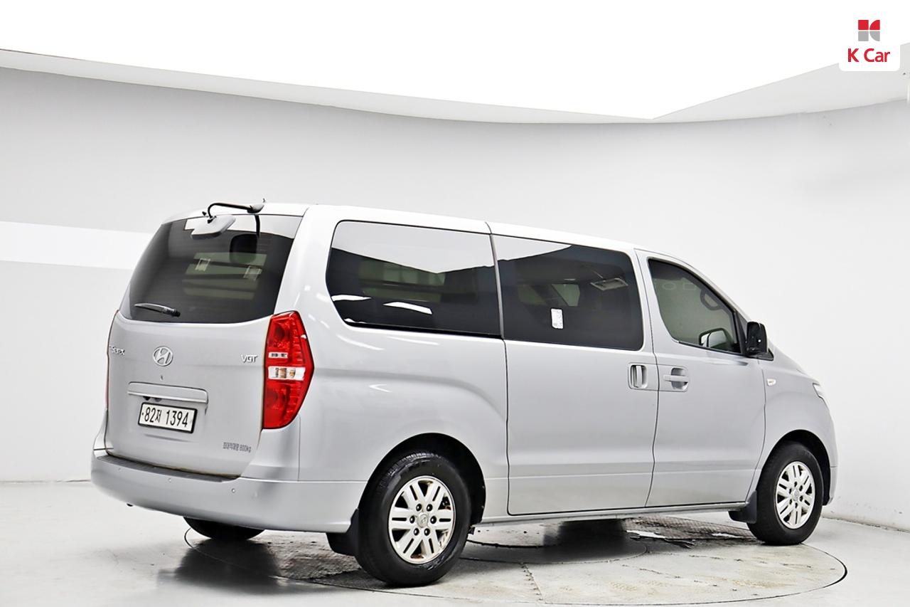HYUNDAI The New Grand Starex 3-Seater Diesel Van