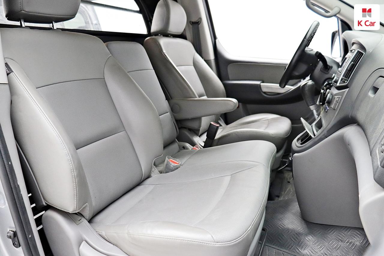HYUNDAI The New Grand Starex 3-Seater Diesel Van