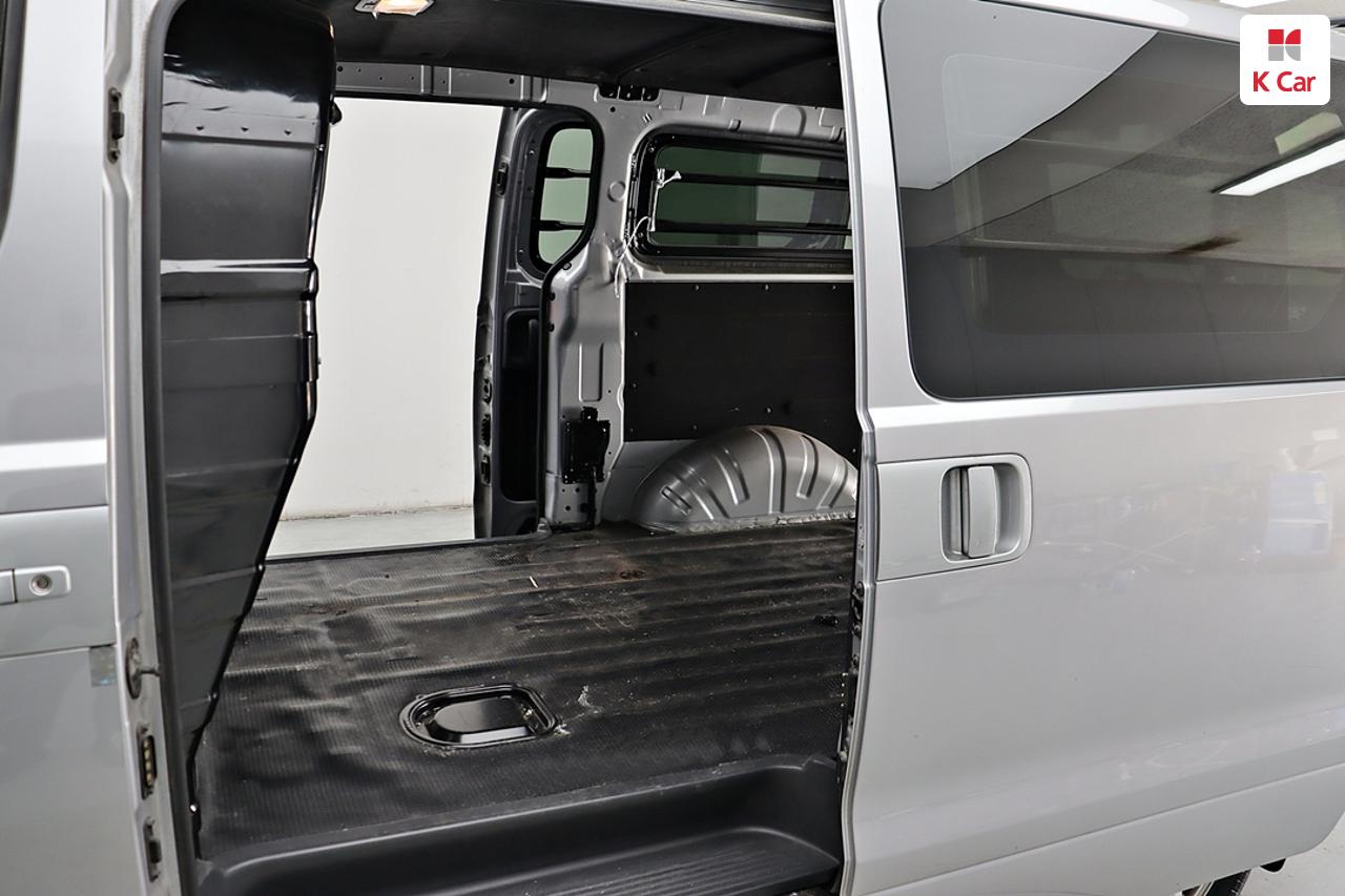 HYUNDAI The New Grand Starex 3-Seater Diesel Van