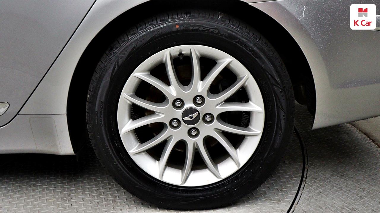 HYUNDAI Genesis BH 330