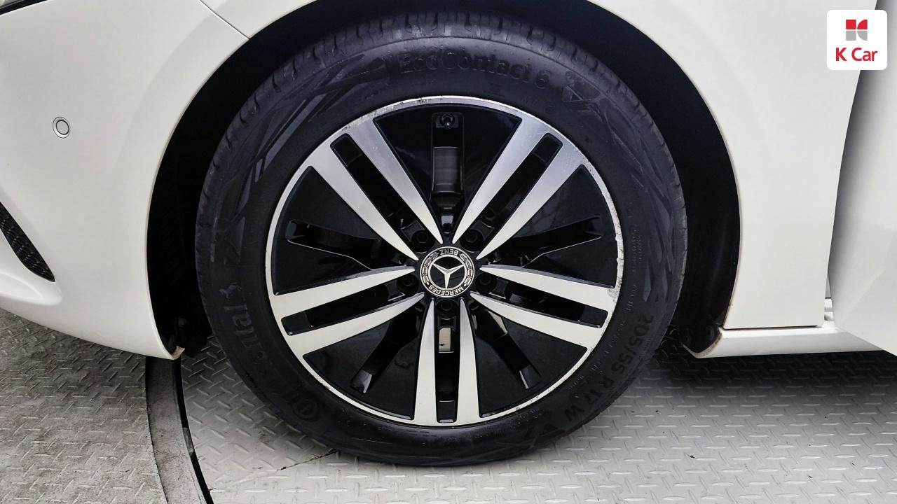 벤츠 A-클래스 W177 가솔린 2WD A220 해치백