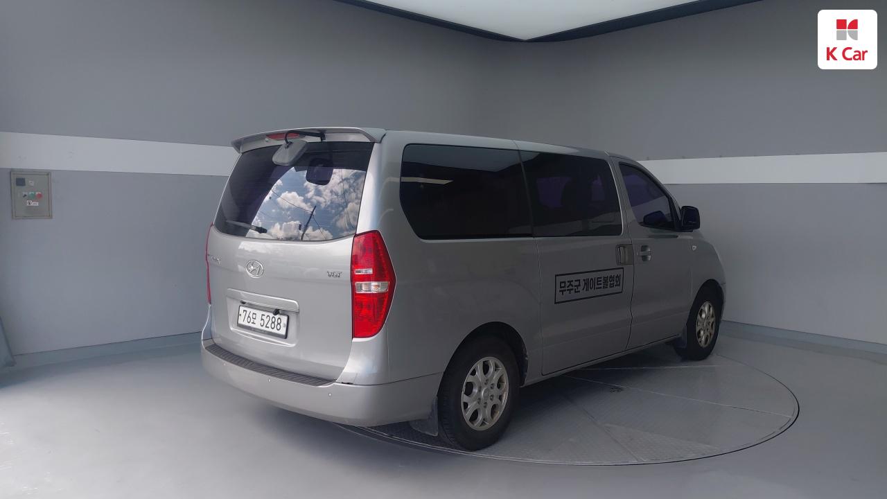 HYUNDAI Grand Starex 12-Seater Diesel