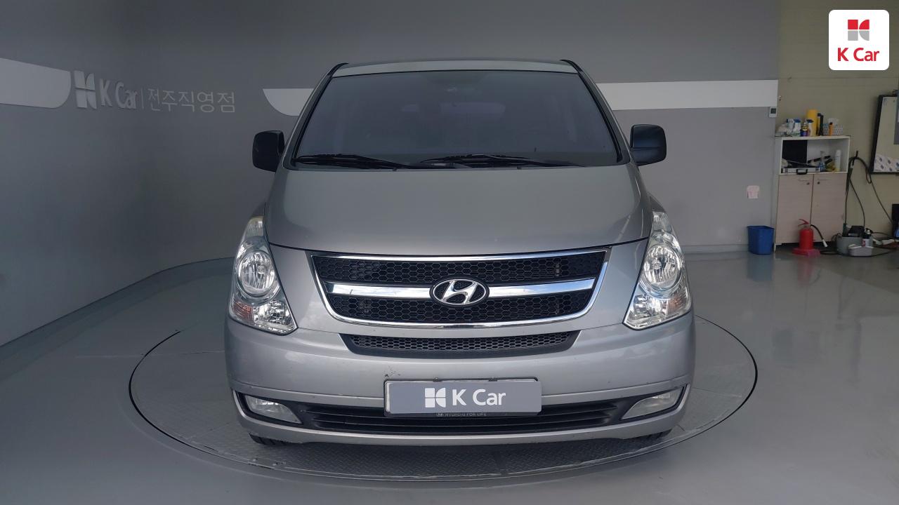 HYUNDAI Grand Starex 12-Seater Diesel