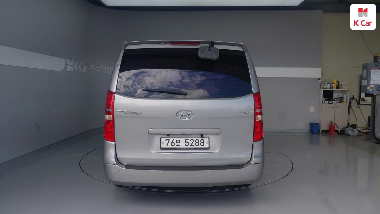 HYUNDAI Grand Starex 12-Seater Diesel