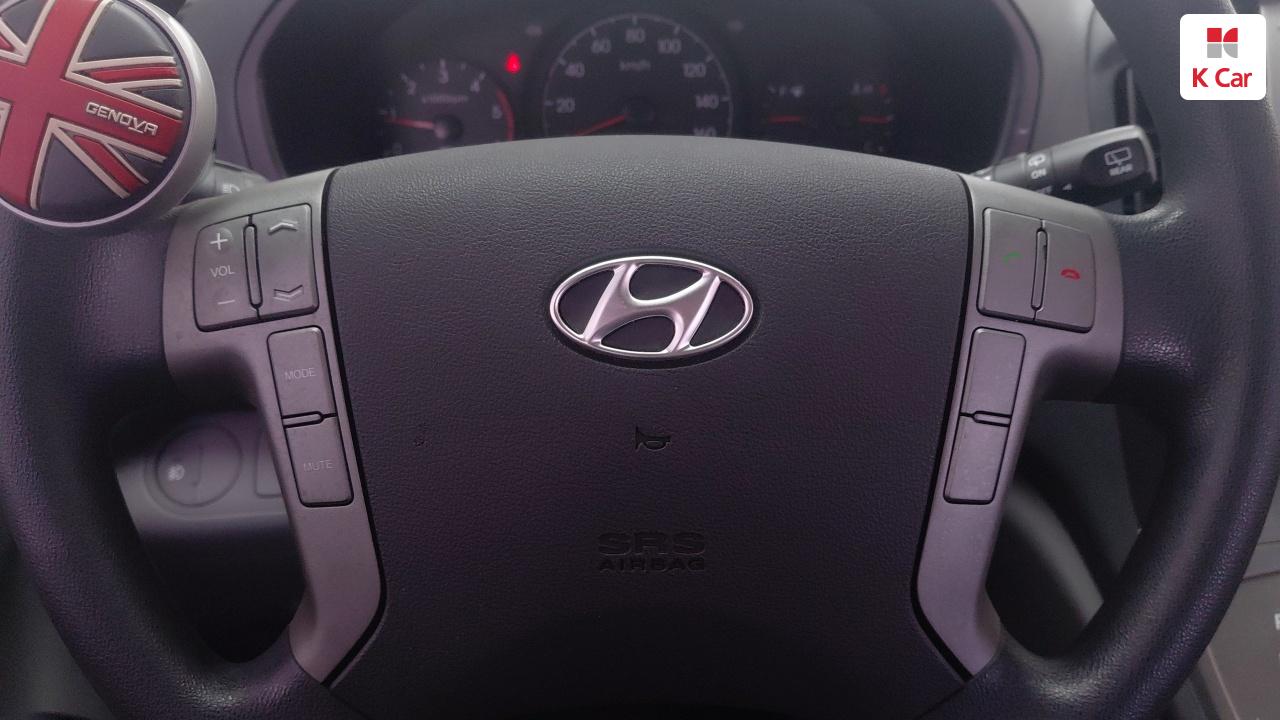HYUNDAI Grand Starex 12-Seater Diesel