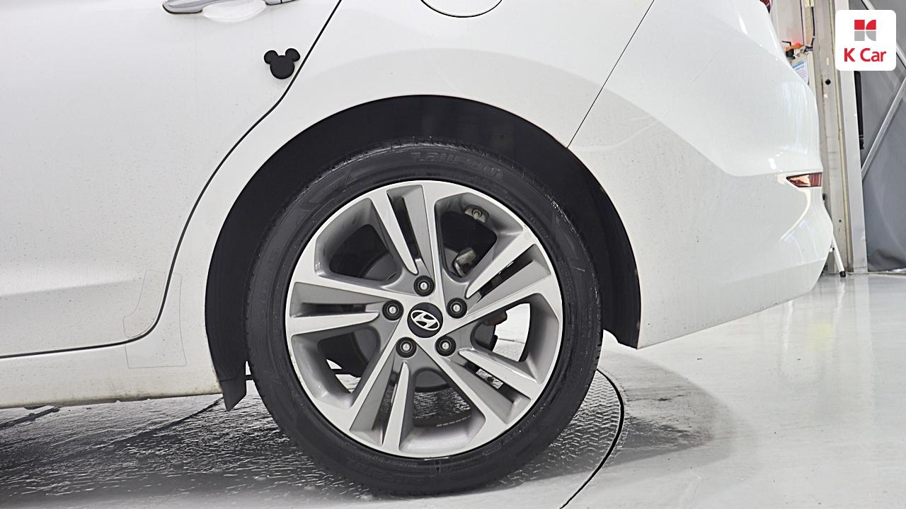 HYUNDAI Avante AD 1.6 GDI