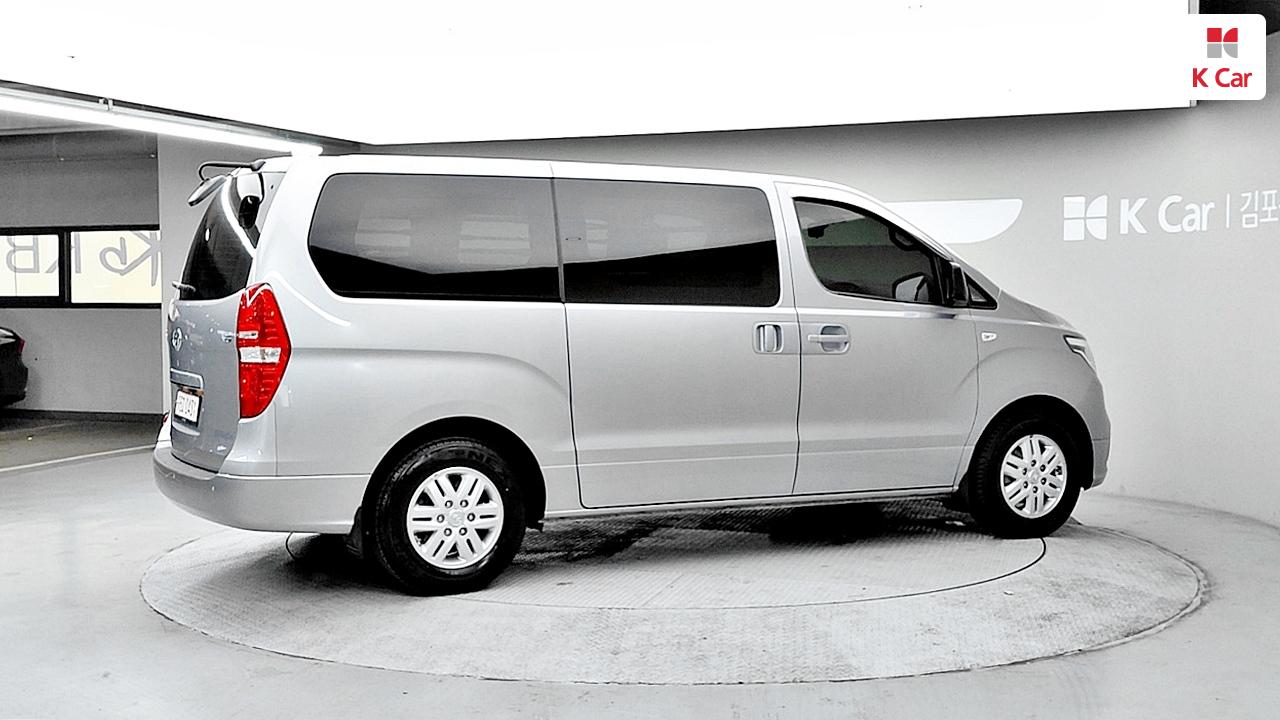 HYUNDAI The New Grand Starex 3-Seater Diesel Van