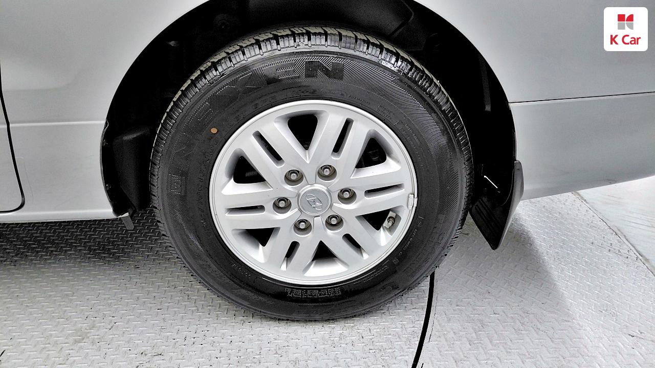 HYUNDAI The New Grand Starex 3-Seater Diesel Van