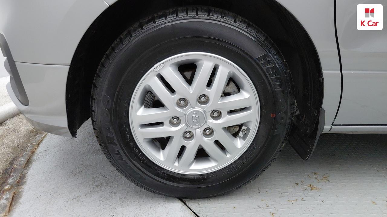 HYUNDAI The New Grand Starex 3-Seater Diesel Van