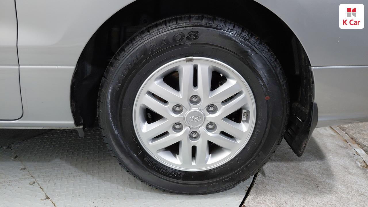 HYUNDAI The New Grand Starex 3-Seater Diesel Van
