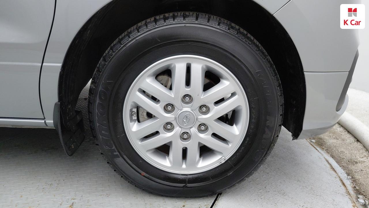 HYUNDAI The New Grand Starex 3-Seater Diesel Van