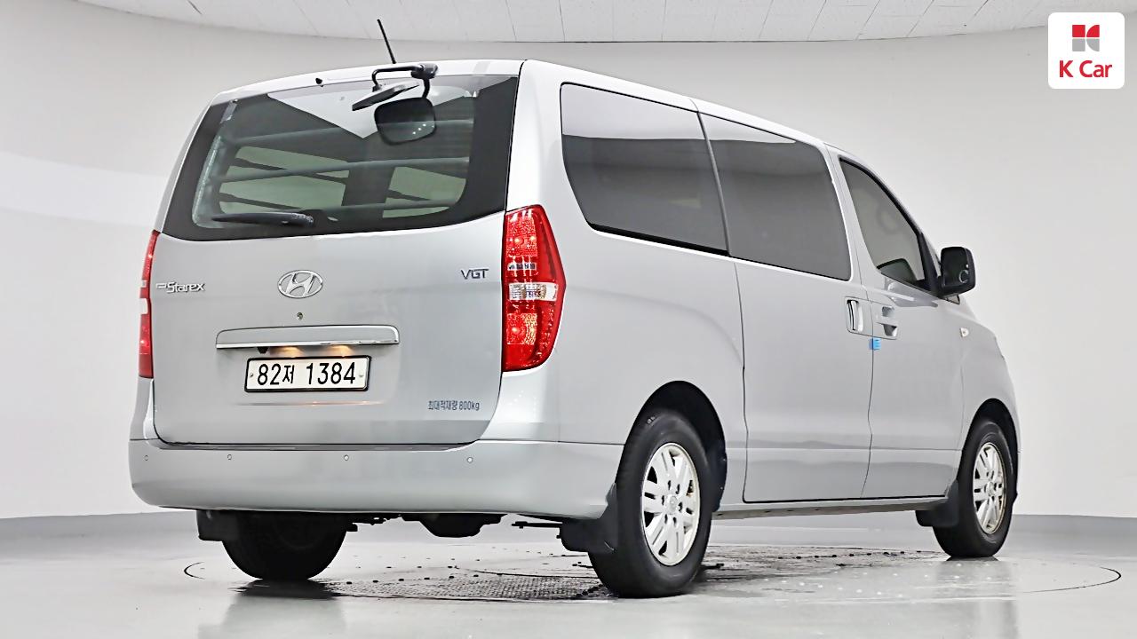 HYUNDAI The New Grand Starex 3-Seater Diesel Van