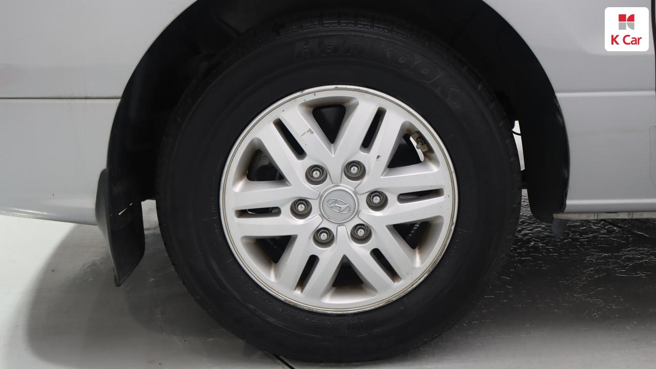 HYUNDAI The New Grand Starex 3-Seater Diesel Van
