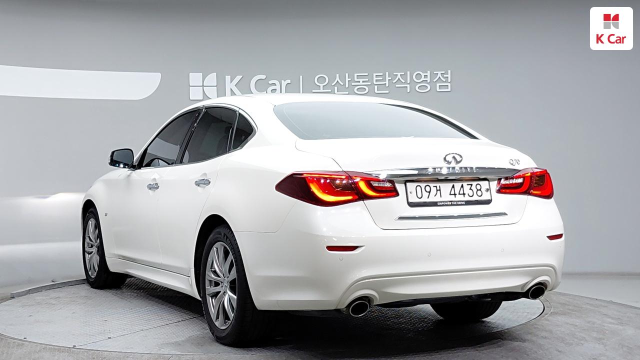 인피니티 Q70 3.7 스타일