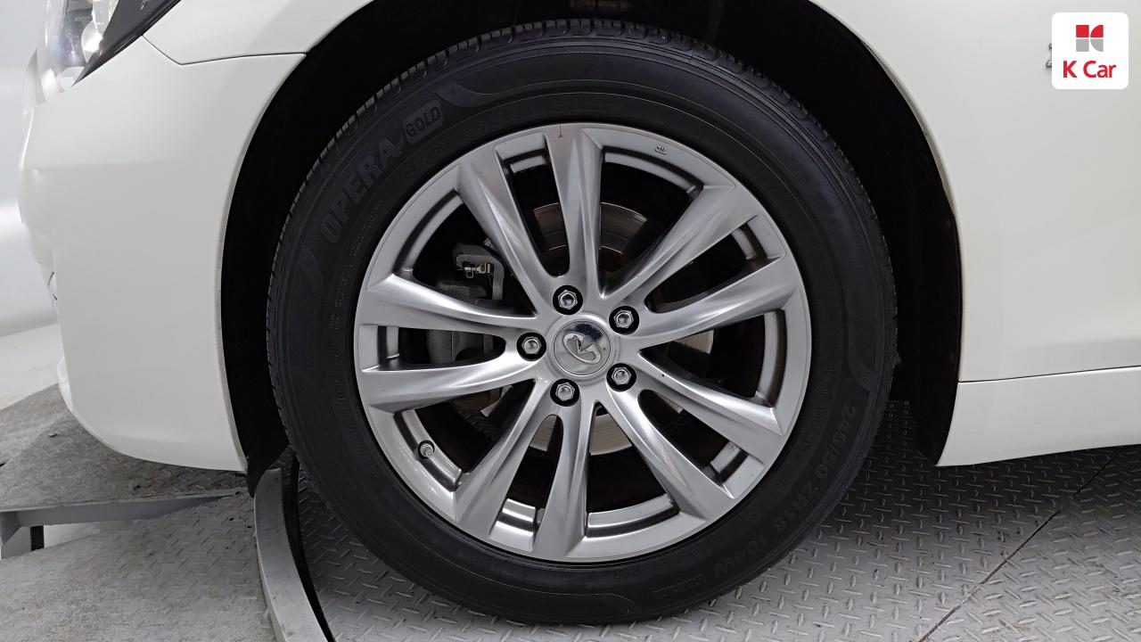 인피니티 Q70 3.7 스타일