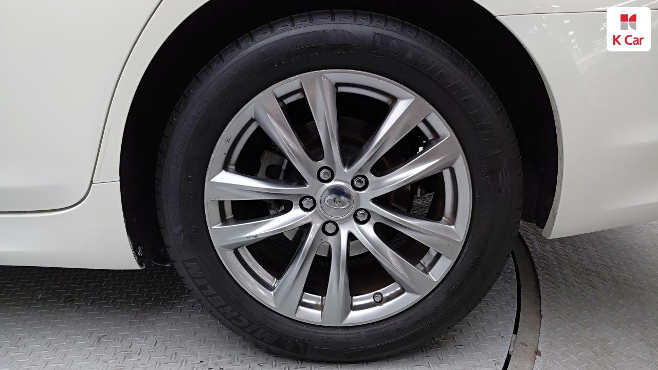 인피니티 Q70 3.7 스타일