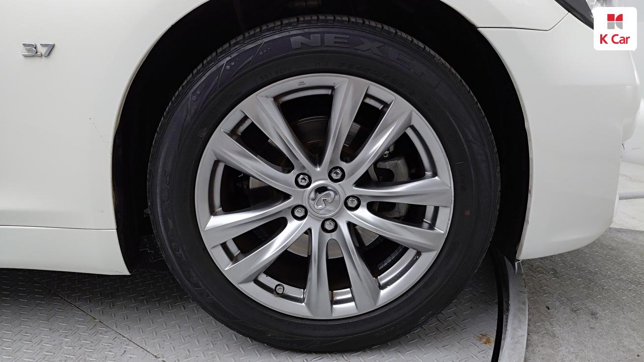 인피니티 Q70 3.7 스타일