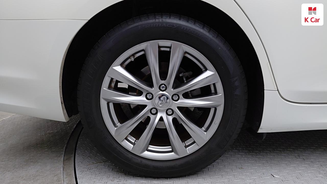 인피니티 Q70 3.7 스타일