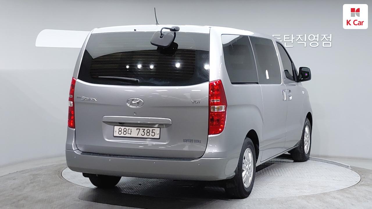 HYUNDAI The New Grand Starex 3-Seater Diesel Van